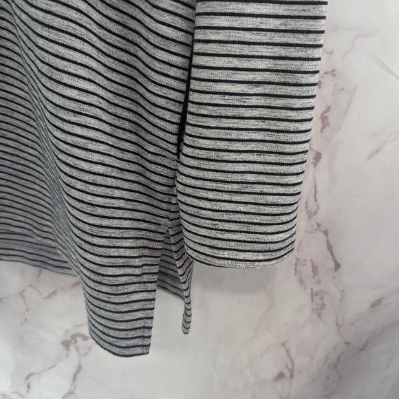 Duluth Shirt Womens Medium Gray Striped Ponte Pro Tunic Pullover V Neck - Picture 5 of 13